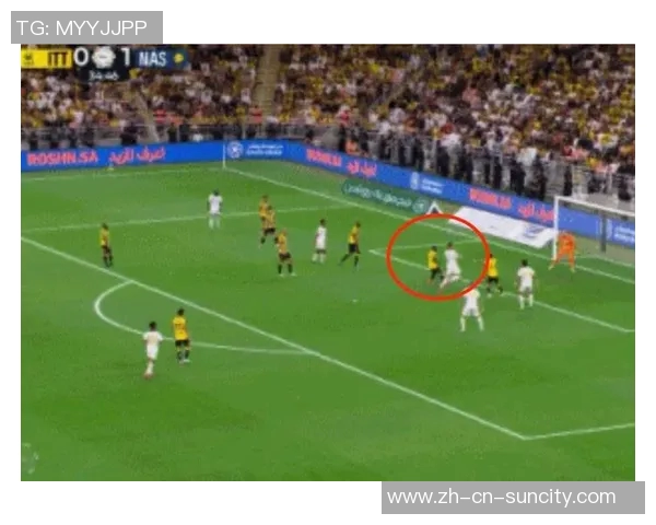 罗德里戈禁区内巧妙漏球晃倒后卫右脚弧线球精彩破门 罗德里戈禁区内巧妙漏球晃倒后卫右脚弧线球精彩破门