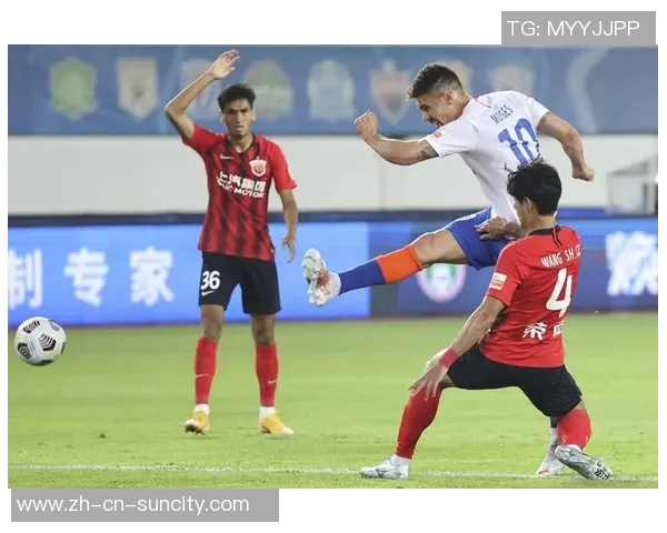 山东泰山队备战上海海港队赛前训练全景展现团队士气与战术准备