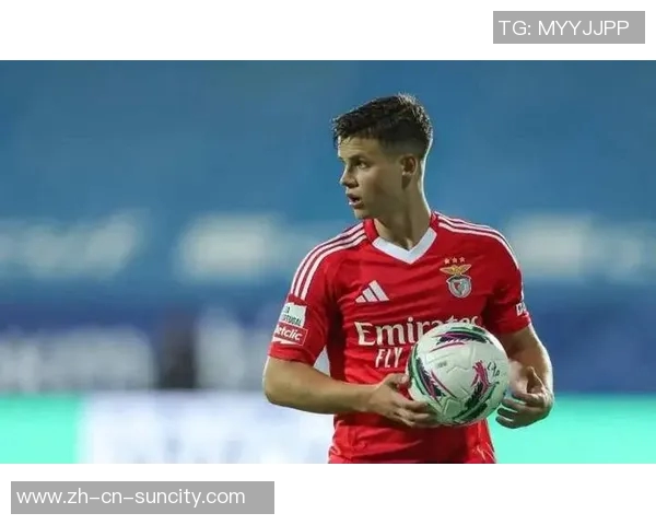 马卡分析吉梅内斯复出后防线组合的稳定性与潜力